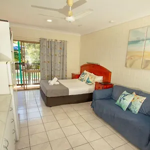 Tropical Palms & 4wd Hire 3* Picnic Bay